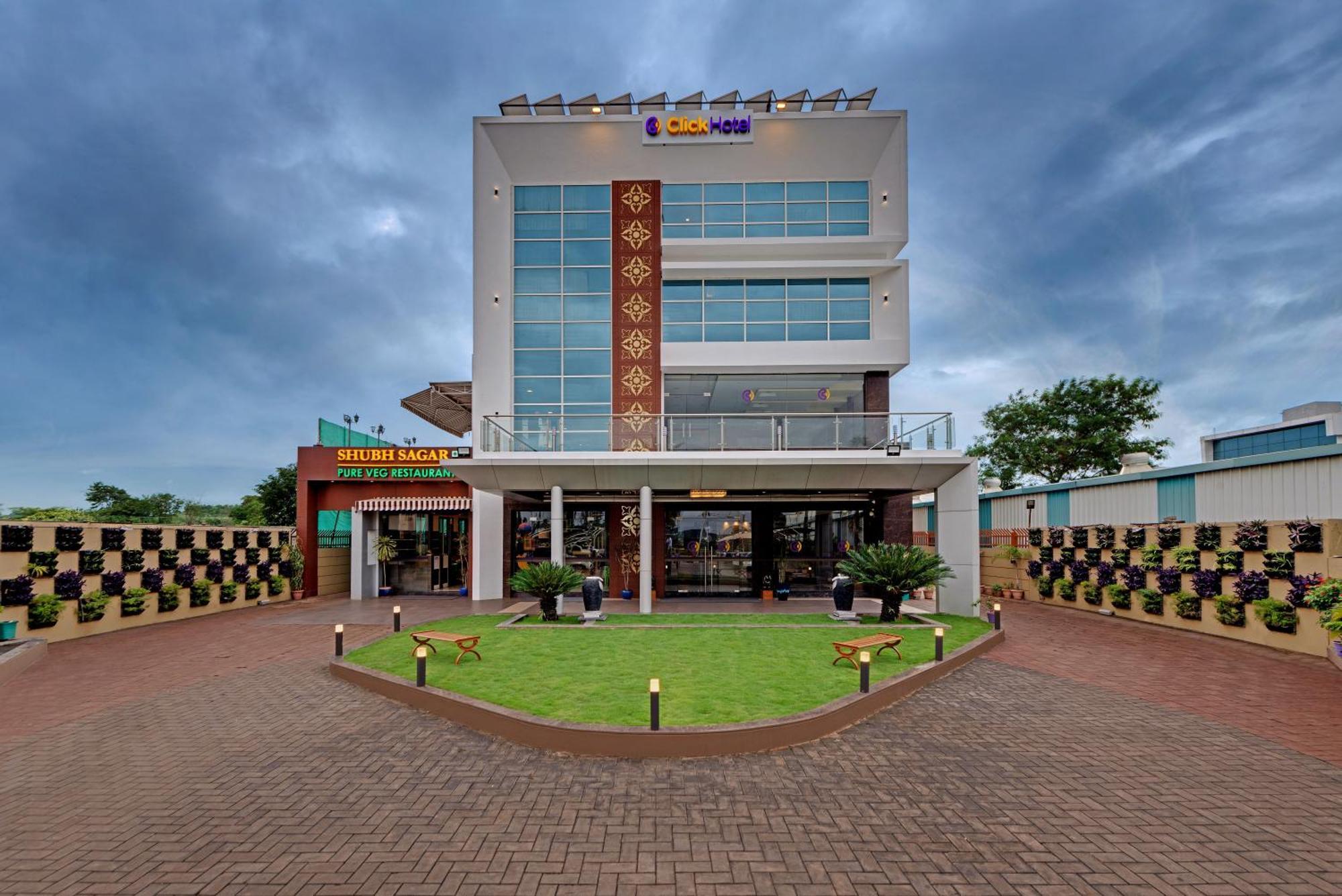 Click Hotel Sagar Plaza Chakan, Pune Exteriér fotografie